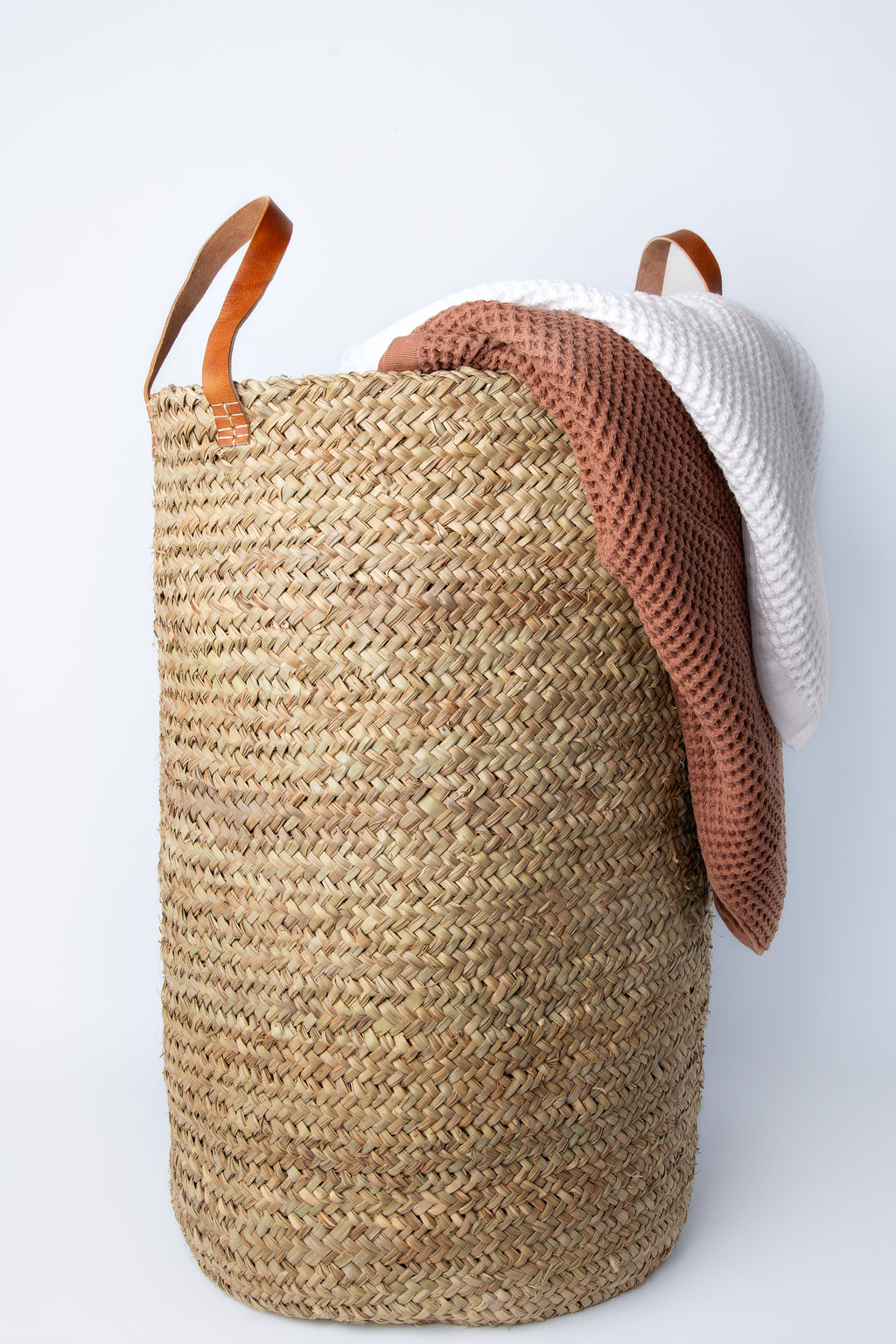 PROXIMAMENTE: Cesto colada con asas de cuero